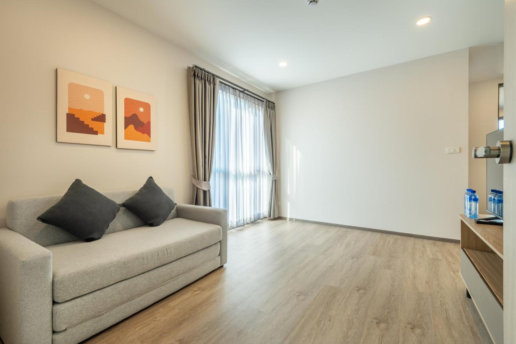 Salaya One Hotel & Service Apartment Екстер'єр фото
