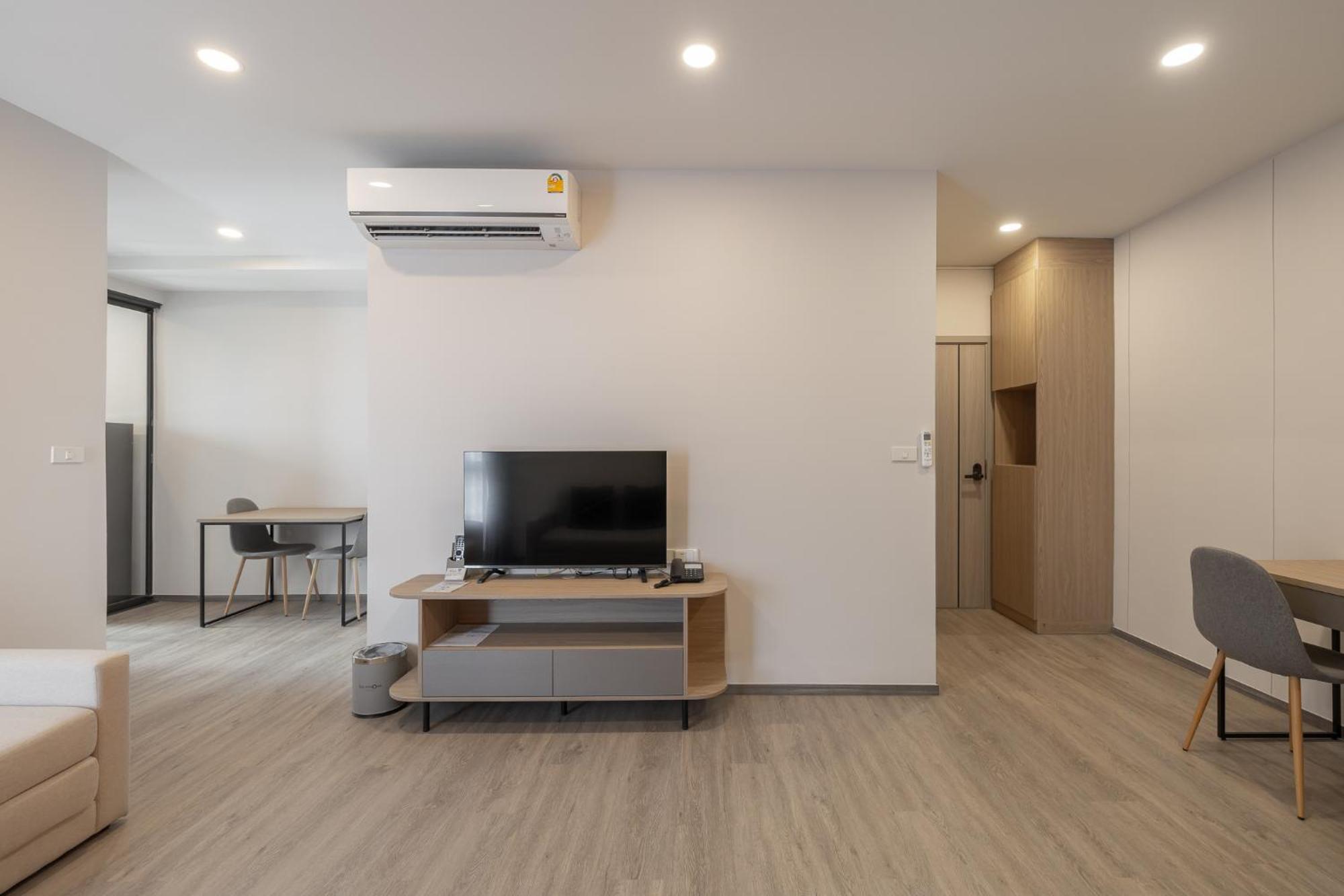 Salaya One Hotel & Service Apartment Екстер'єр фото