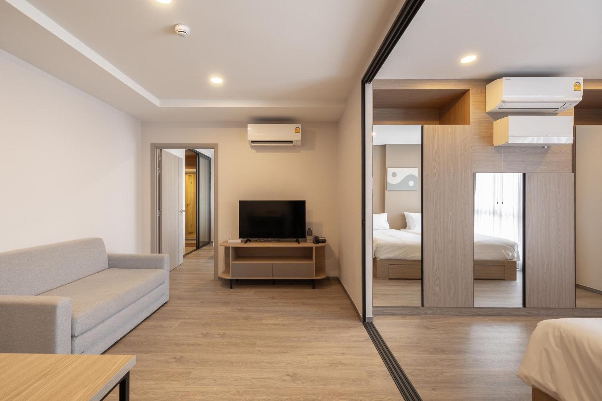 Salaya One Hotel & Service Apartment Екстер'єр фото