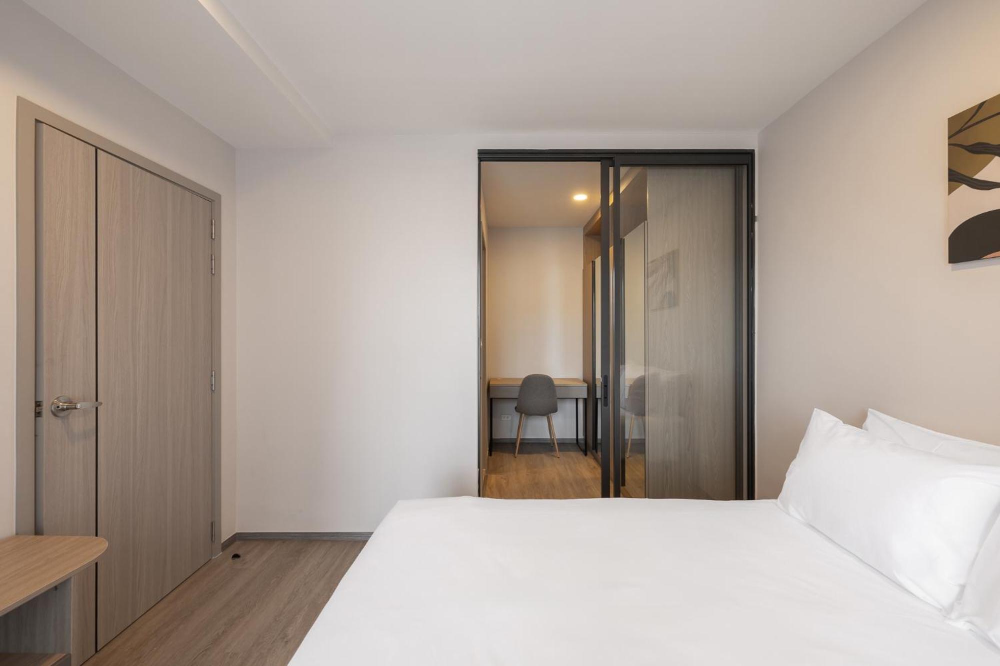 Salaya One Hotel & Service Apartment Екстер'єр фото