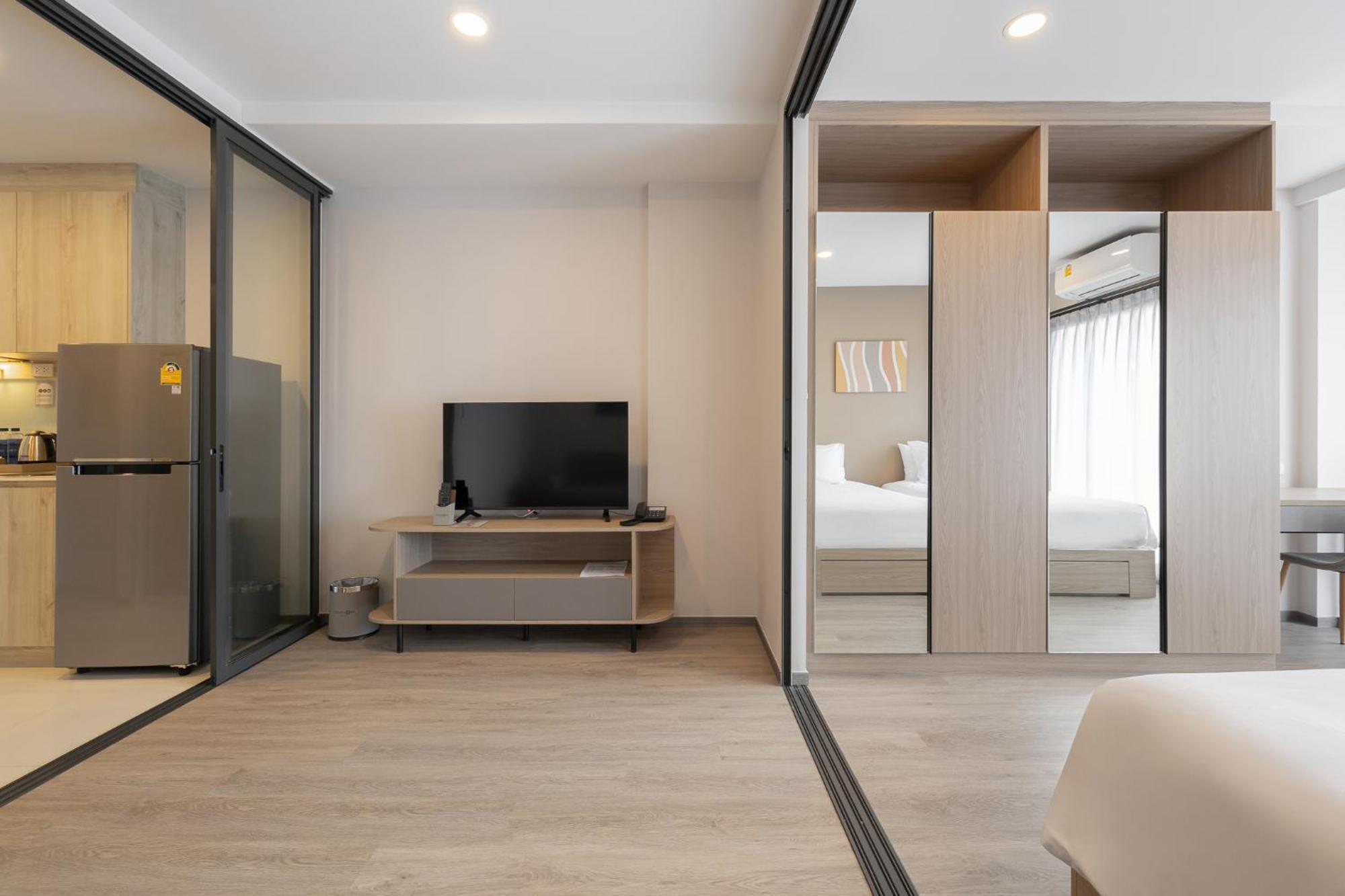 Salaya One Hotel & Service Apartment Екстер'єр фото
